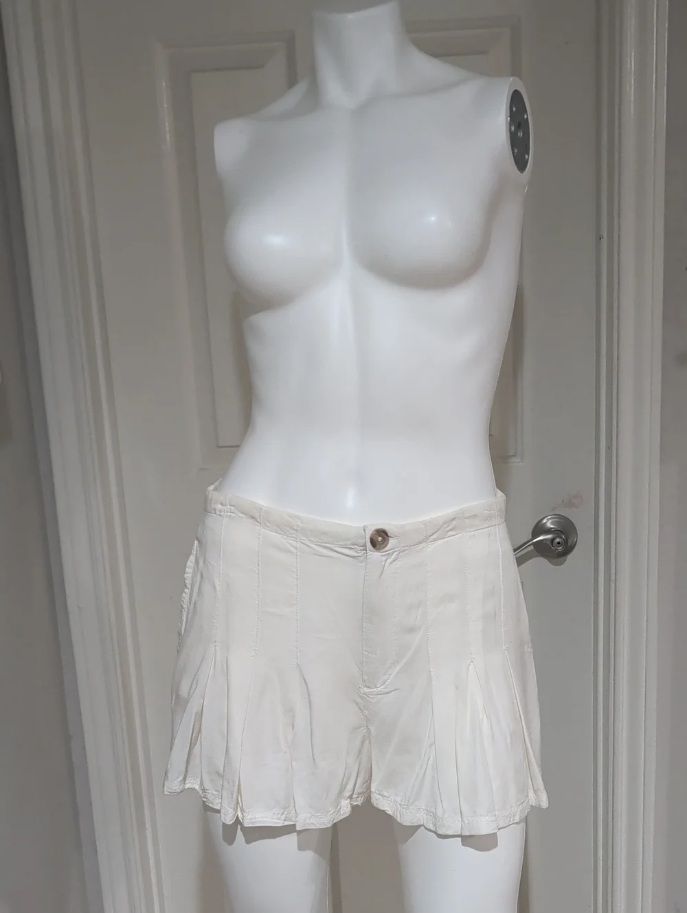 O'Neill White Pleated Viscose Shorts Women's Large
